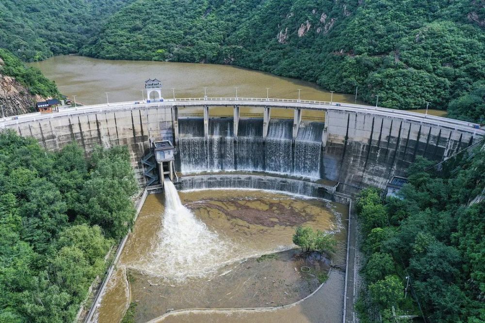 直击西水峪水库溢流泄洪现场