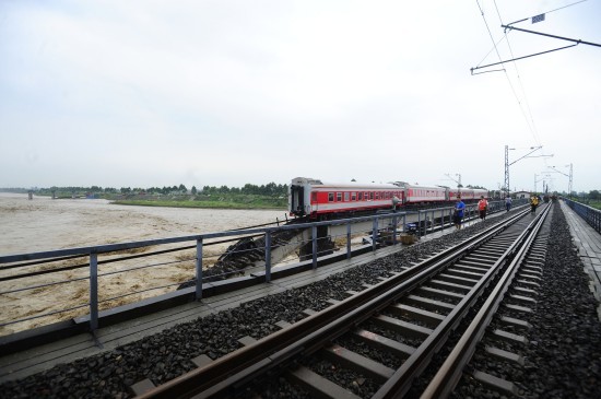 河南铁炉站:火车停靠超40小时,请求紧急救援!