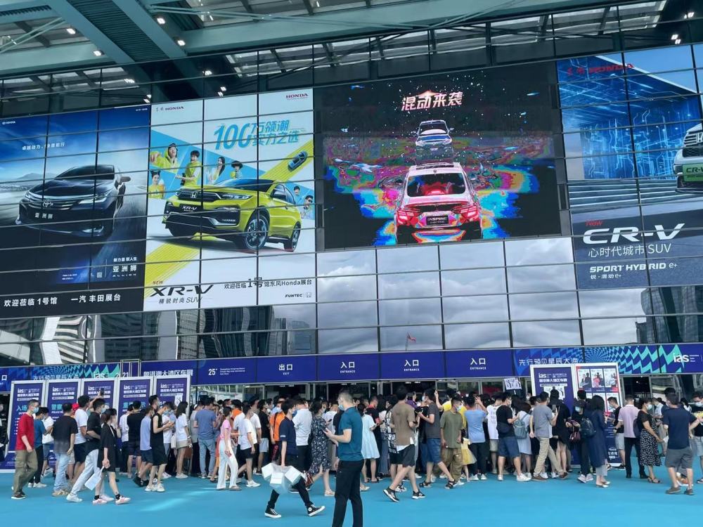 记者观察丨在深圳，感受一场“聒噪”与“让利”齐舞的车展