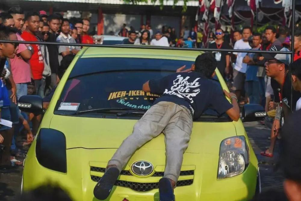 小镇青年的第一台“性能钢炮”！试驾广汽传祺影豹