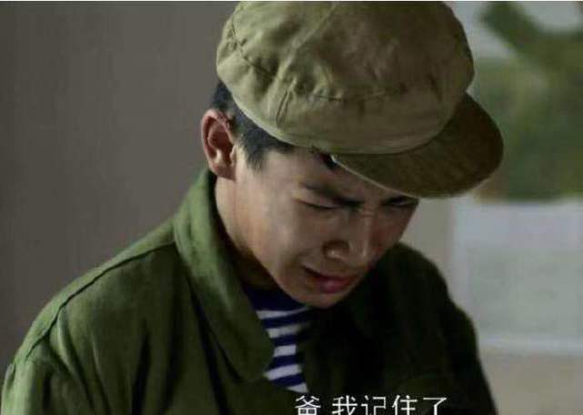 小时候的江卫国为人正直,性格仗义,常常帮弟弟打架,默默替弟弟挨打.