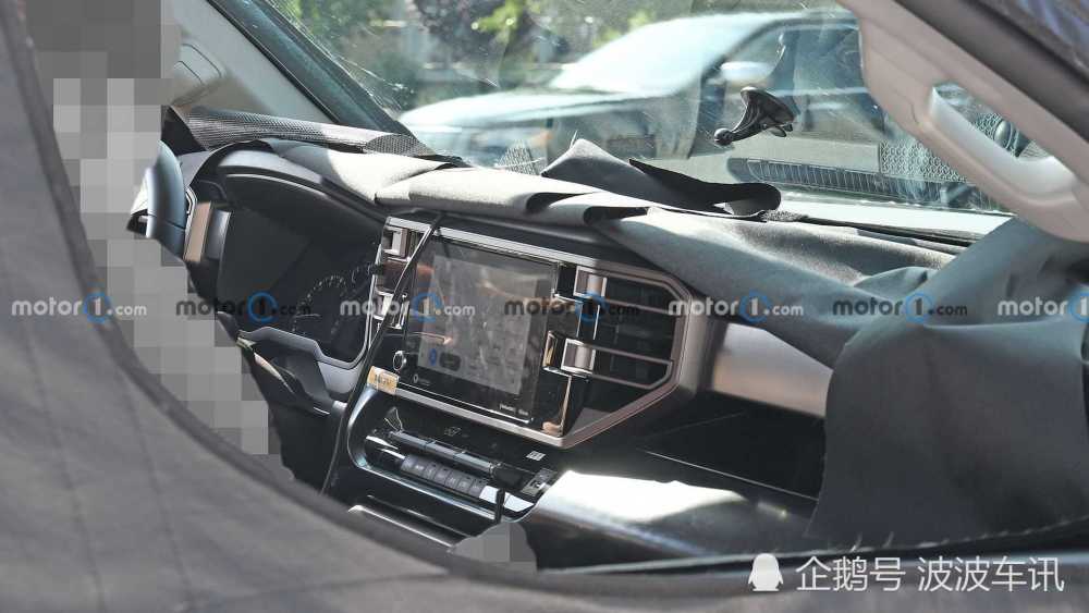 全新丰田坦途内饰谍照曝光，采用较为传统的风格，看起来很粗犷