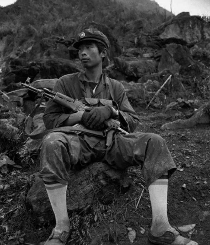 1984年老山战役,侦察战士战斗生死瞬间,内附真实作战照_腾讯新闻