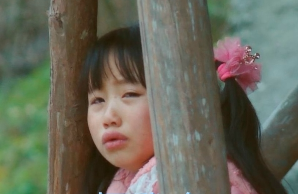 4年后变形计丽姐近照曝光与城市哥哥同框被赞女大十八变