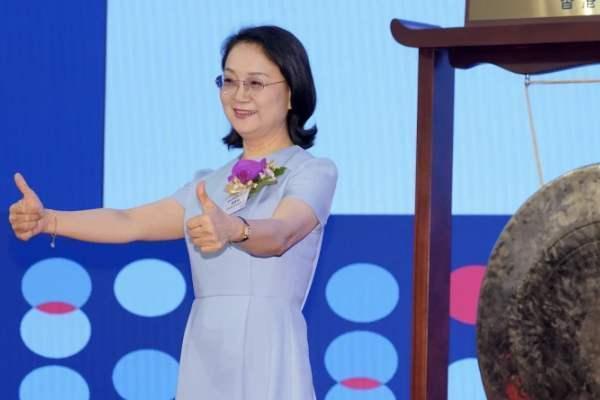 中国女首富排行榜_中国百富榜前十名仅1位女富豪,最年轻女首富诞生,身价2250亿!