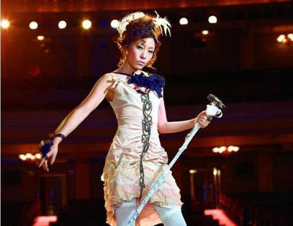 2009年,一代歌后陈琳"穿红鞋,戴口罩"自杀,死亡日期耐人寻味