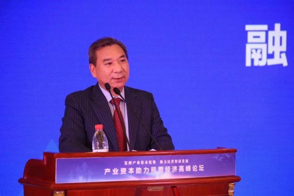 他是比亚迪神秘扶持者，砸250万投资王传福，如今大赚400亿