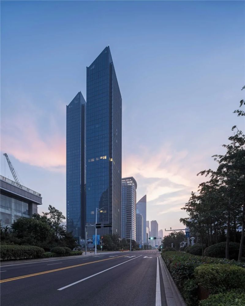 青岛摩天地标深蓝中心以帆为创作元素gad和som联合设计