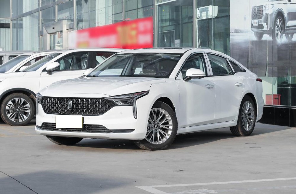 工薪族想买中型轿车，想要动力强、操控优，不妨看看奔腾B70