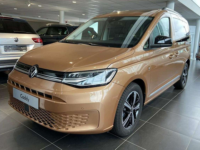 大众全新MPV到店实拍！搭2.0T引擎，配高尔夫“同款”内饰