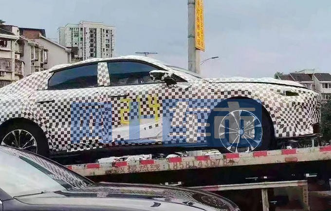 掀背式尾门、可升降尾翼，来看看长安UNI高端轿车长这样