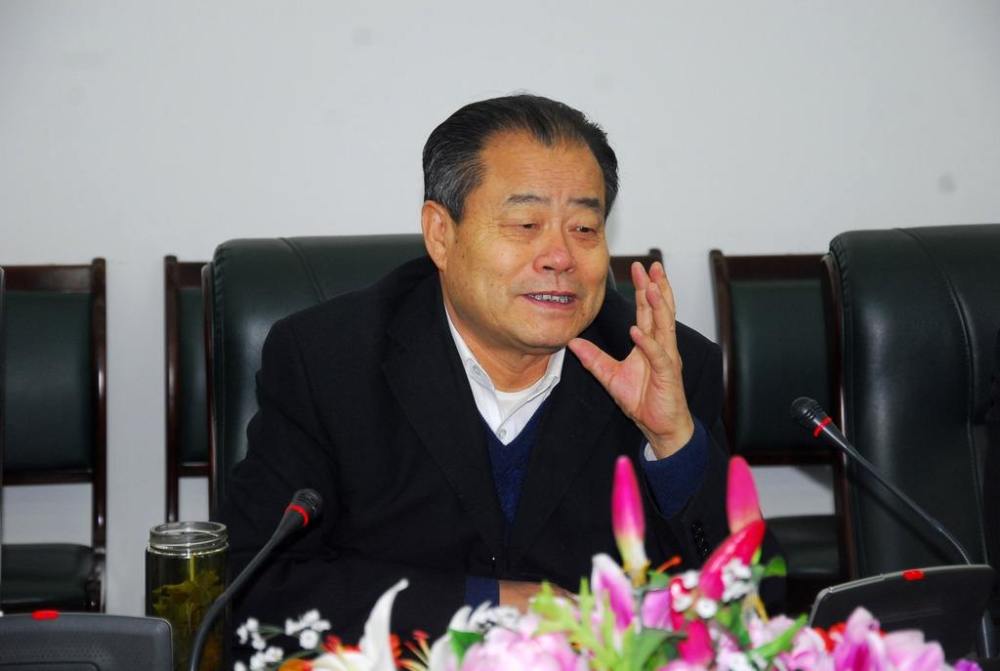 张刚是山东聊城人,而张刚的父亲张学信一度被称为"隐形山东首富".