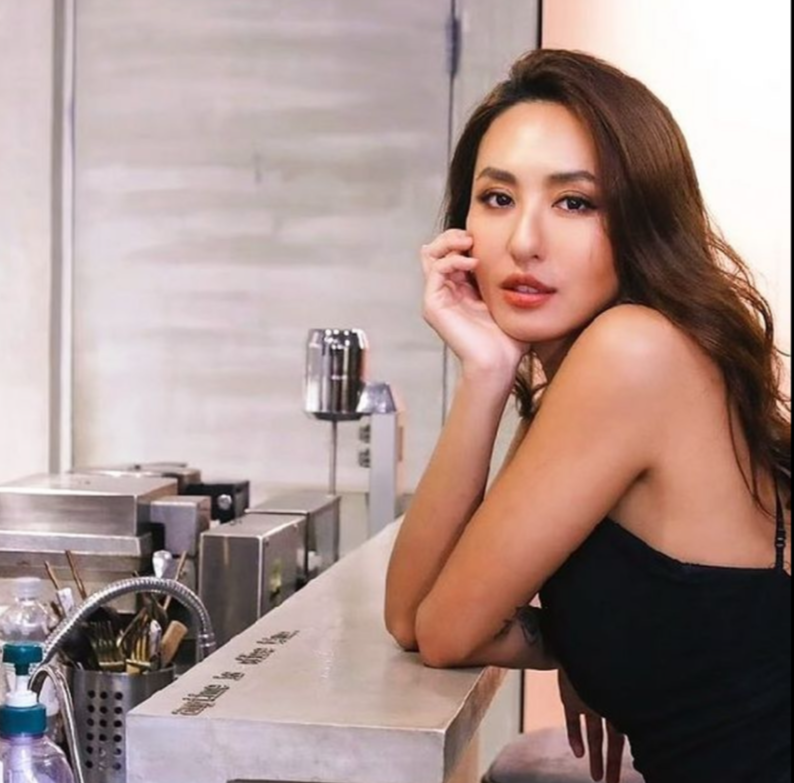 女星林嘉凌自曝四天不洗澡只用马桶冲身体床单可见陈年脏污