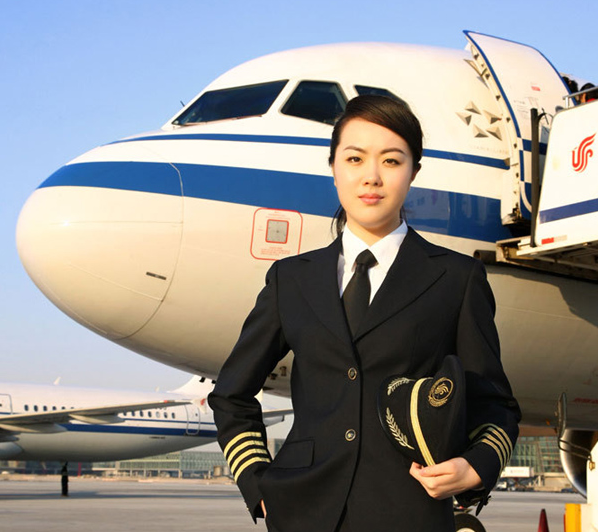 "祖国之花"王铮:中国第一美女机师,19岁开飞机29岁成机长