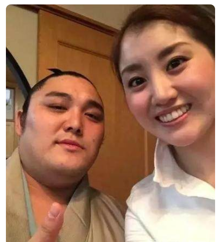 和相撲選手結婚,首先可以提升自己的社會地位,在生活方面根本不用發愁