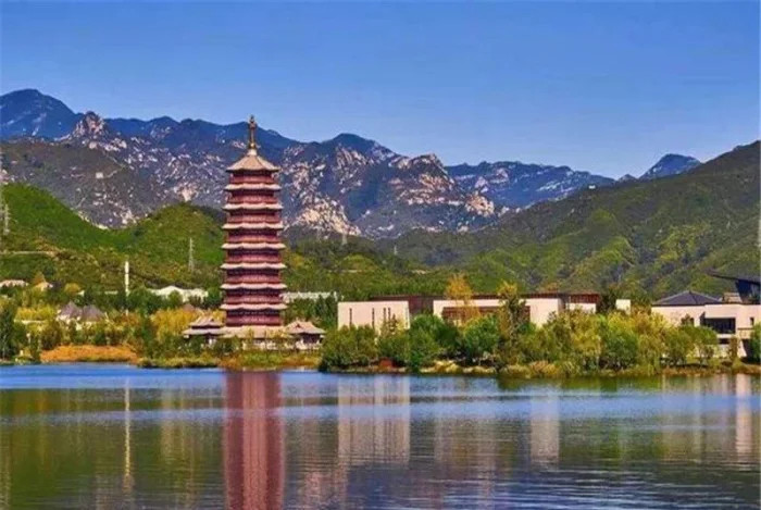 有雁栖湖红螺寺慕田峪长城等北京的慕田峪长城位于北京市怀柔区境内