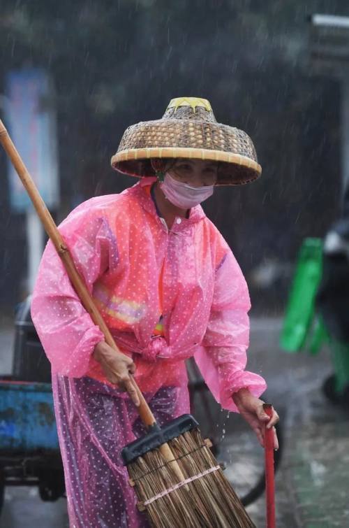 阳江路边女图片