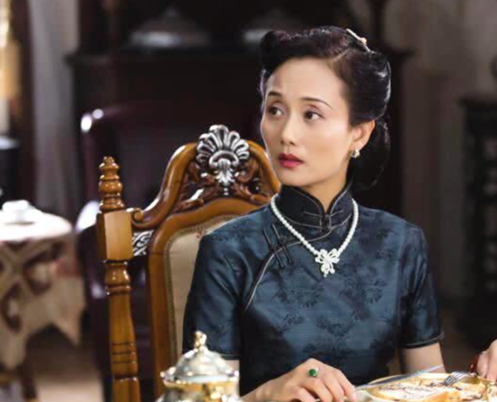 55岁老戏骨李颖晒近照,身材曼妙似少女,嫁入豪门也不忘直播卖货_腾讯