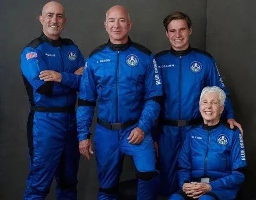 贝索斯、马斯克忙着上天，中国富豪却在忙着抢占菜市场，为什么？