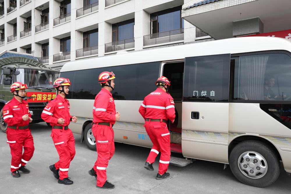 驰援河南 重庆2批66名专业救援人员紧急出动,预计22日清晨抵达