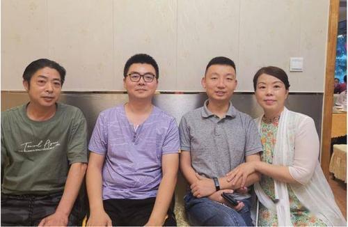 郭刚堂把儿子养父母当亲戚相处网友喊话许敏你要向郭刚堂学习