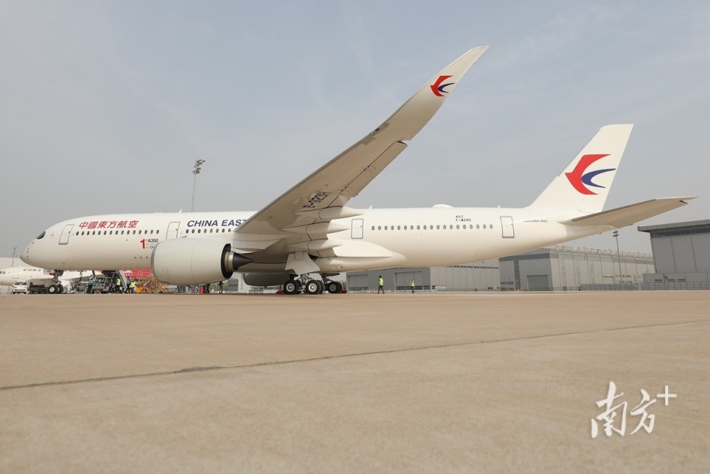 东航接收空客首架在中国交付的a350飞机