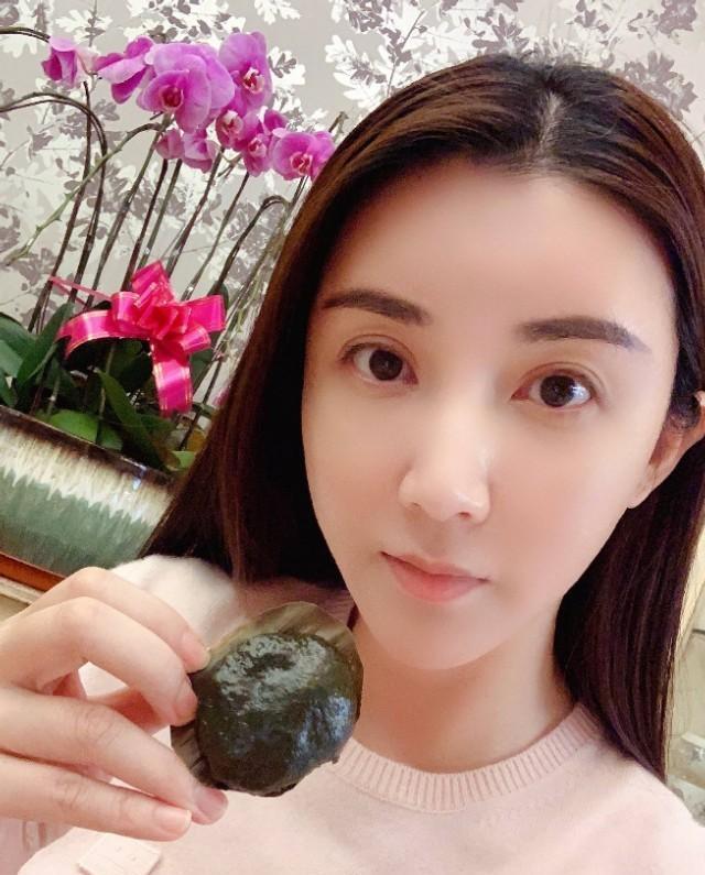 她是广东最美冻龄主持人,很少有人知道她的身份