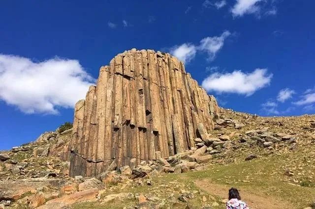 草原上的火山遗迹太仆寺旗石条山