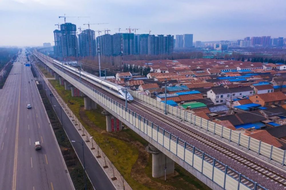 截至目前,郑太高铁去往郑州方向的g3127次,d3363次,d3375次等23趟动车