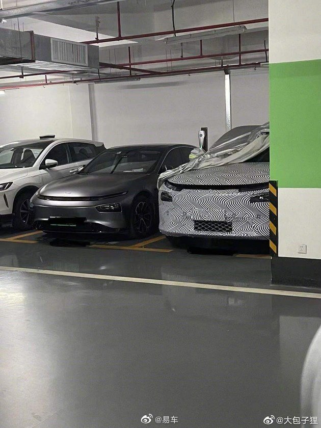 小鹏全新SUV曝光 家族前脸设计售价接近30万