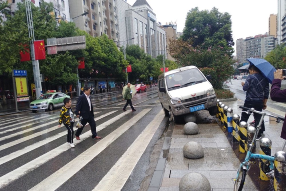 老司机：发动机的这个小皮带，建议6万公里换一次，不然迟早大修