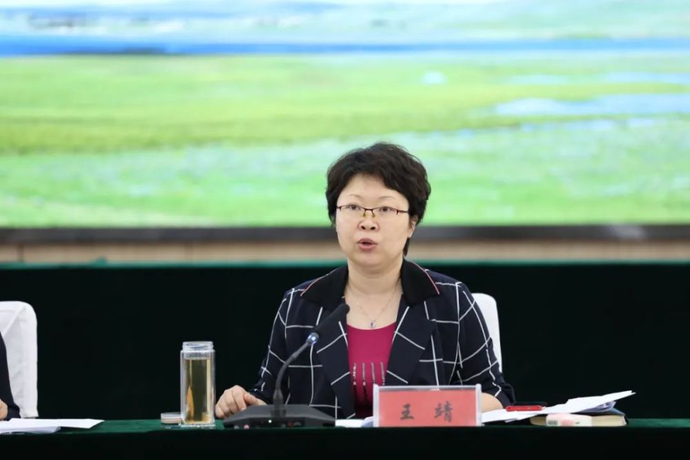 最后,王靖院长对省高院吴景丽副院长一行莅临我市指导表示感谢.
