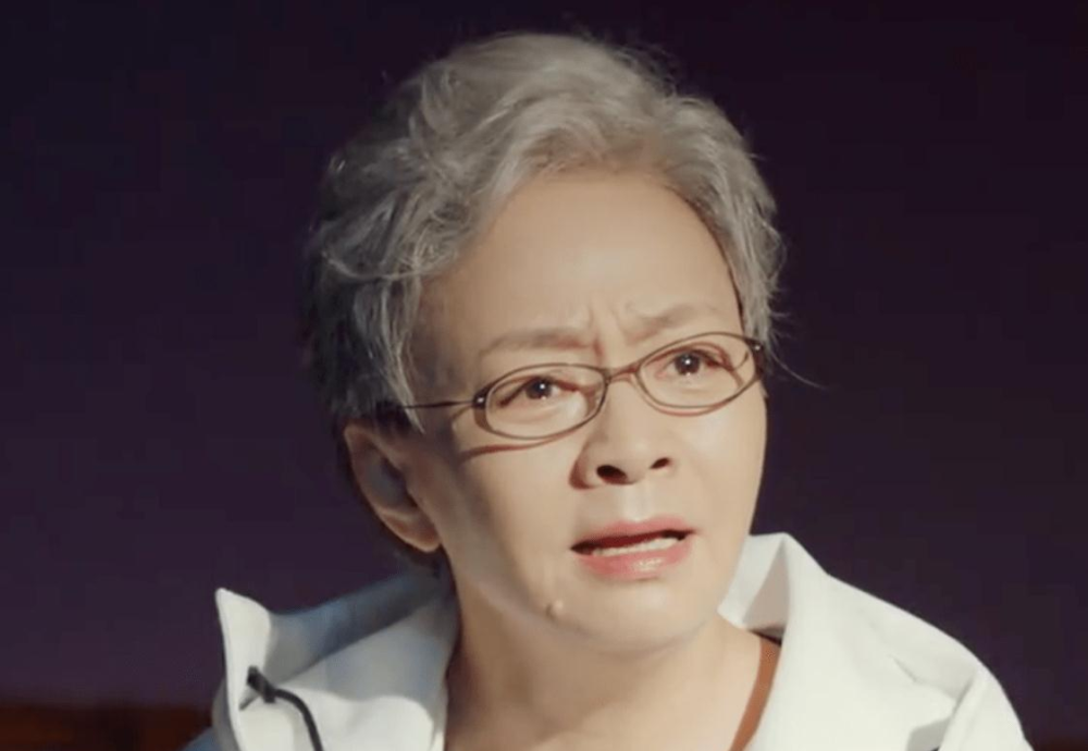 刘敏涛则在剧中饰演王小咪的妈妈罗晴,刘敏涛将这位母亲的强势也演的