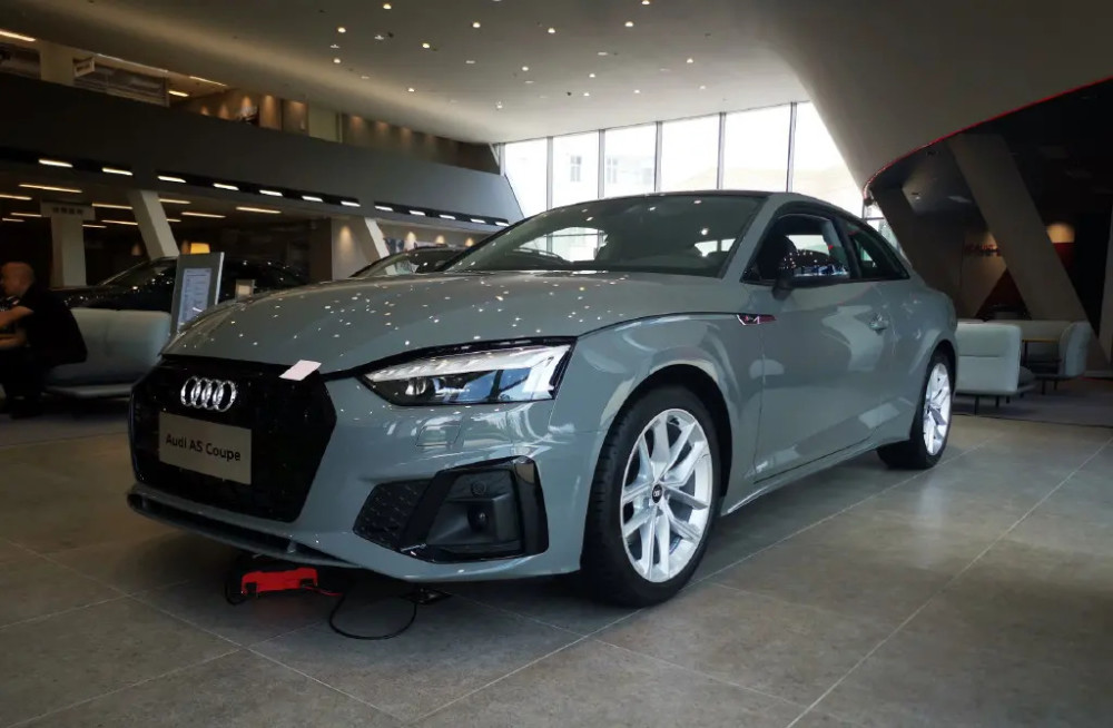 双大屏是亮点还有无框车门双门轿跑奥迪a5最低配也够拉风