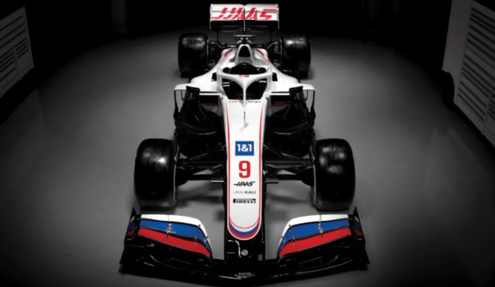 200万的跑车，不能上路只能“圈养”，富豪们的喜好果然特别