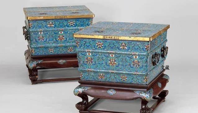 收藏家上交古代冰箱故宫专家称是国宝随后奖励一面锦旗