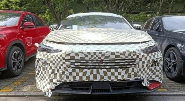 长安UNI轿车路试谍照曝光，配备超大尾翼，有望10月份正式发布