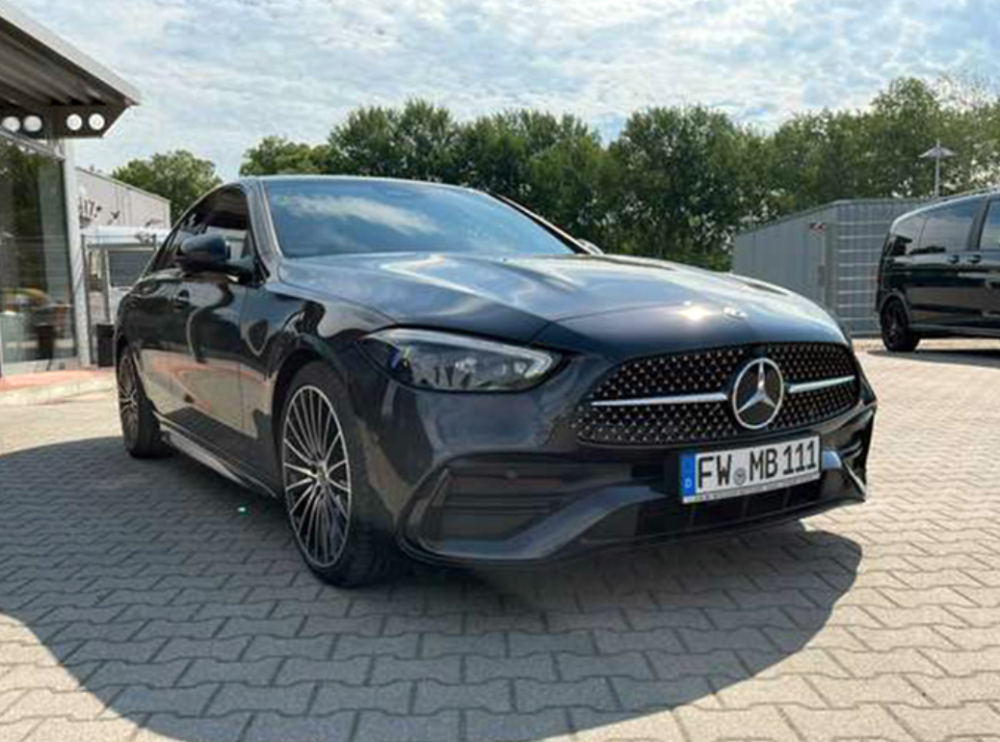 全新奔驰C级现身街头，升级S级风格内饰，年内到来