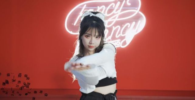 刀小刀路人镜头颜值崩塌线下直播判若两人网红只能活在美颜里