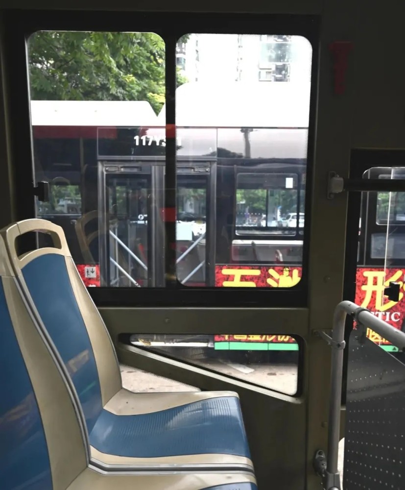 落地窗全景视野这条网红公交线串起了武汉的旧时光与繁华