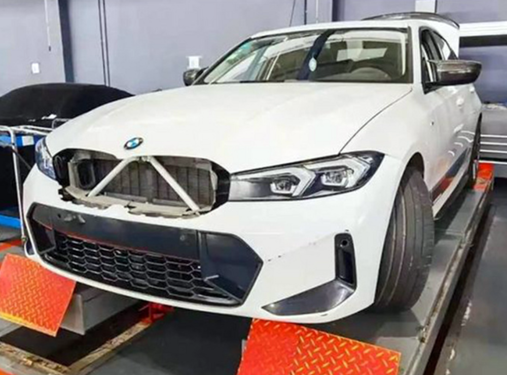 全新宝马3系曝光！前脸全新升级，内饰新增双联大屏，动力不变