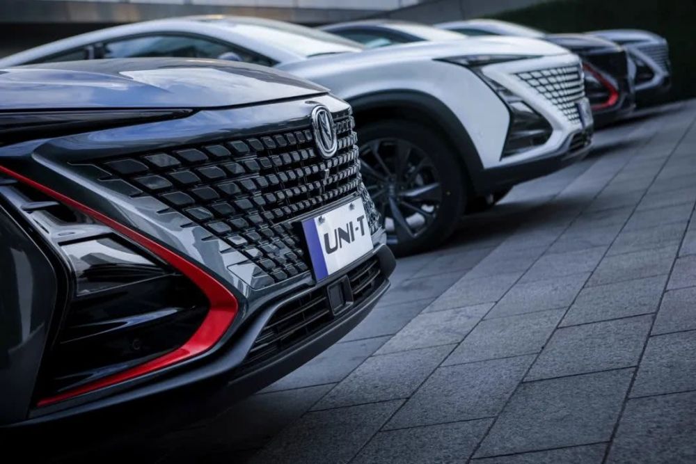 长安UNI序列首款轿车 或10月上市