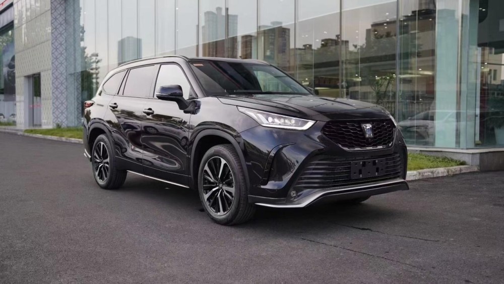 皇冠陆放到店实拍，号称运动版汉兰达，网友下单说不加价