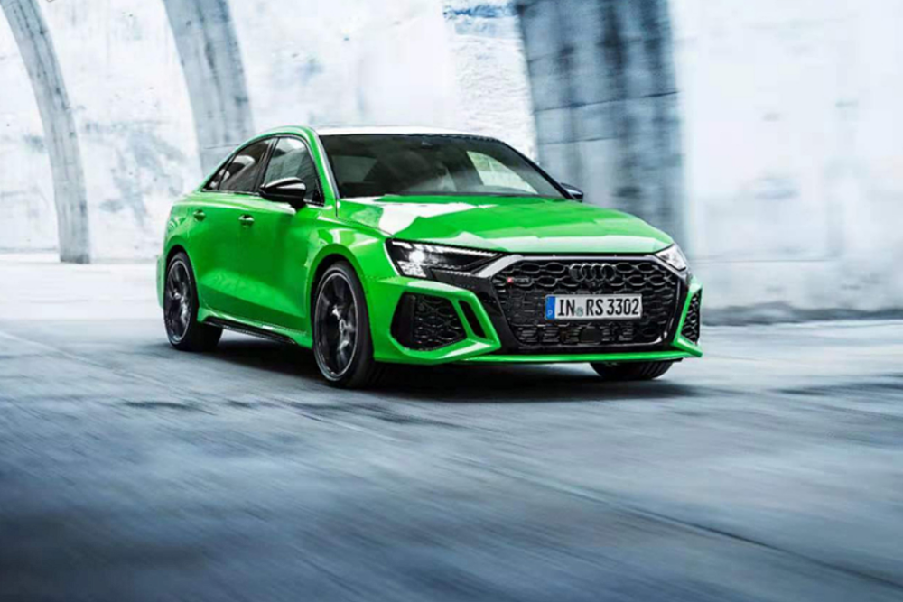 这才叫“小钢炮”，直列5缸动力，弹射起步3.8秒，可一键漂移