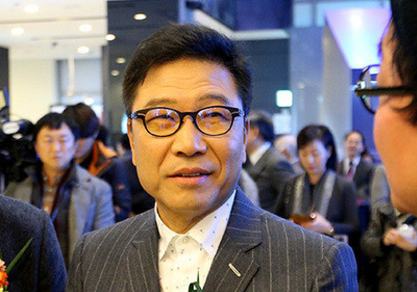 李秀满疑似有了新欢 送豪宅给陌生女性 Sm娱乐 无可奉告 全网搜