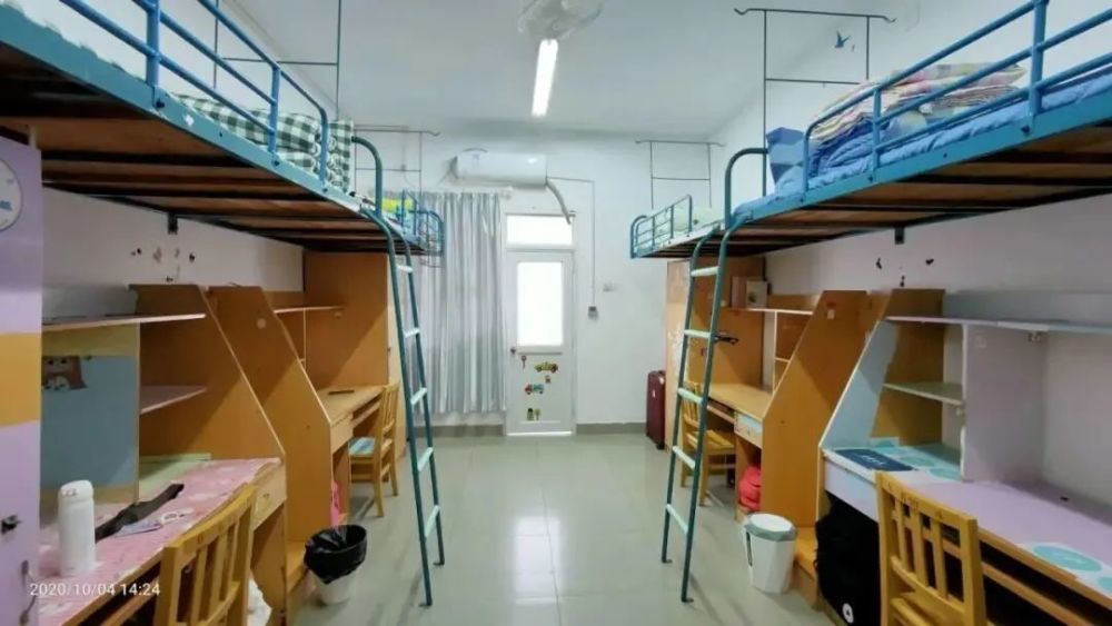 宿舍的假期建议:1. 陪伴家人.