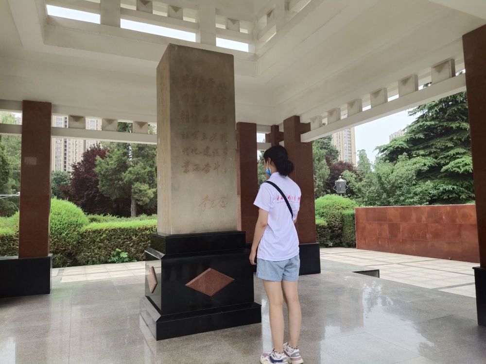 缅怀先烈之烈士陵园