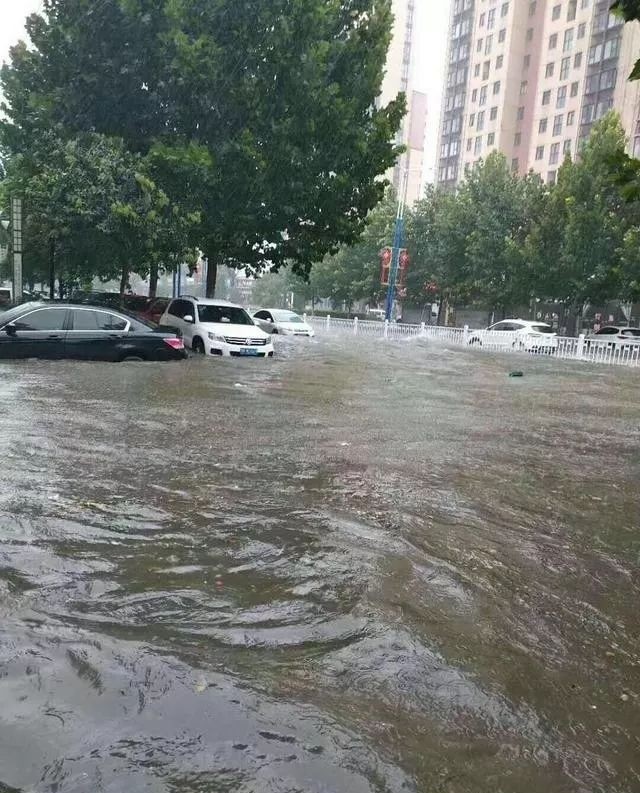 郑州暴雨震撼图片图片