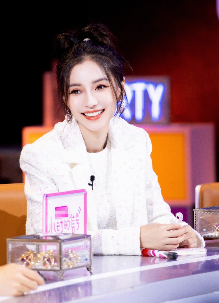 angelababy穿校服录综艺85花成功解锁校园风依然有青涩感