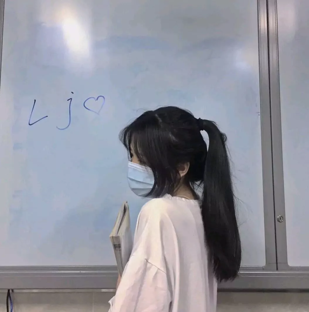 女生马尾头像:这个世界泥泞破碎,却也能开出温柔的花朵